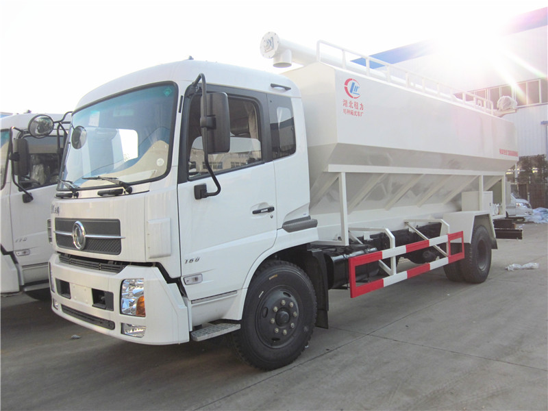 散裝<a href=http://www.sxhuaxiang.cn/siliaoche/ target=_blank class=infotextkey>飼料車</a>圖片展示