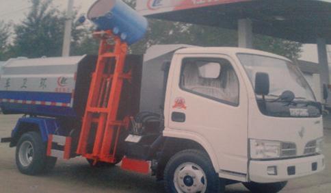 掛桶<a href=http://www.sxhuaxiang.cn/ljc target=_blank class=infotextkey>垃圾車</a>裝卸垃圾桶圖片