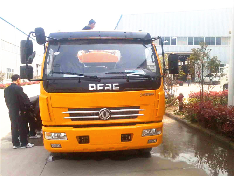 高壓清洗<a href=http://www.sxhuaxiang.cn/xifenche/ target=_blank class=infotextkey>吸糞車</a>正面圖