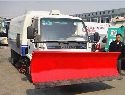 五十鈴鏟雪<a href=http://www.sxhuaxiang.cn/saoluche/ target=_blank class=infotextkey>掃路車</a>